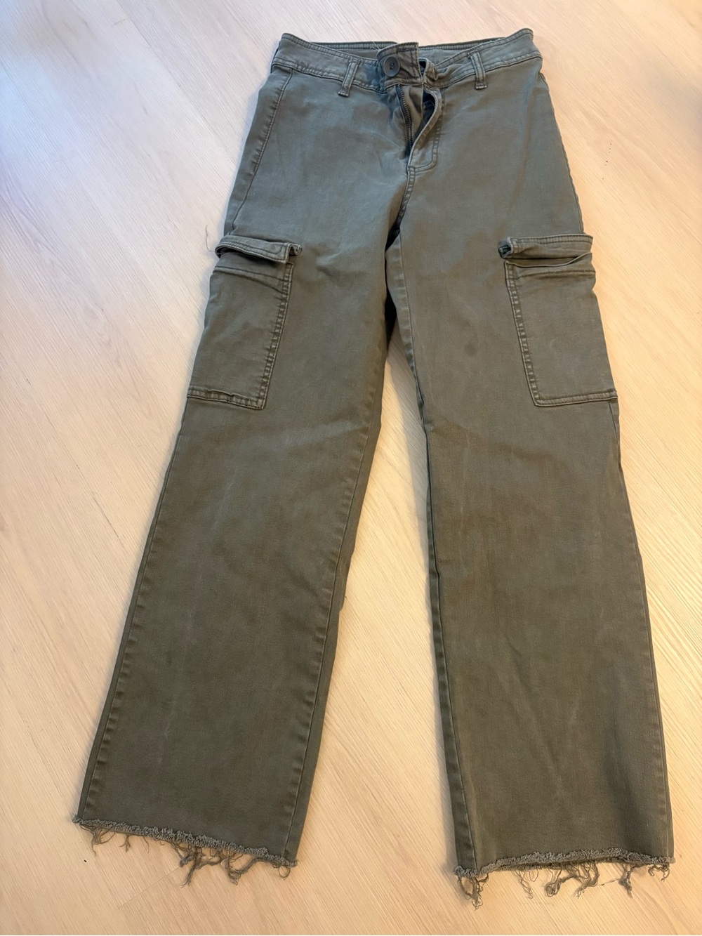 Oat‎ New York woman s Olive Cargo Pants with Raw Hem